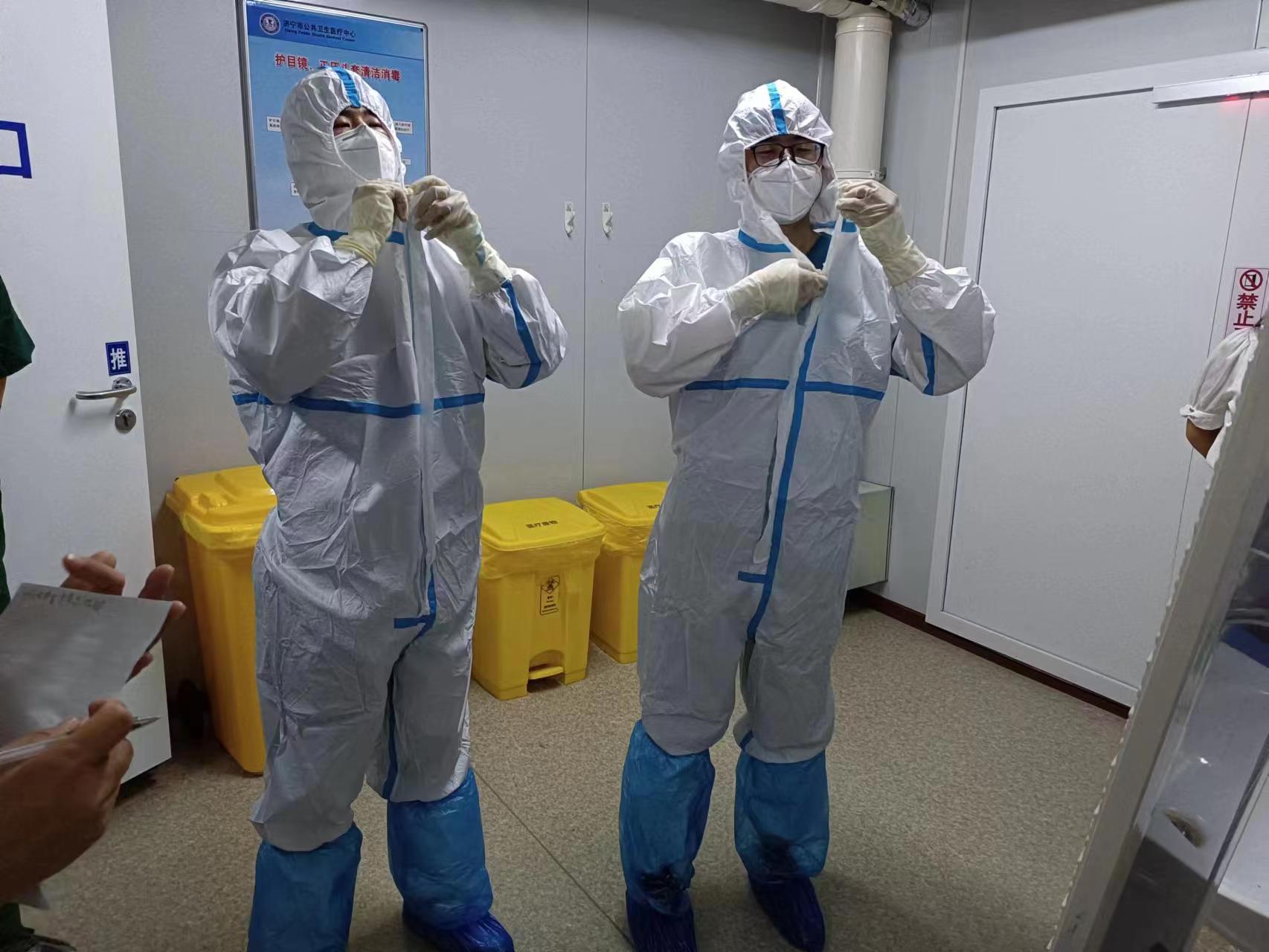 以练备战 严守防线——济宁市公共卫生医疗中心开展新冠肺炎医疗救治实战演练