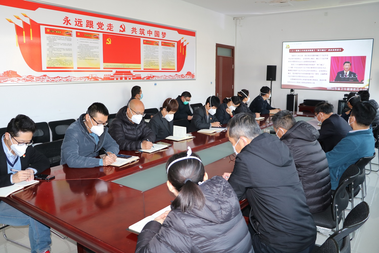 济宁市公共卫生医疗中心组织收听收看省卫健委党的二十大精神宣讲报告
