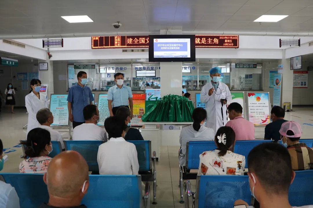 【7·28世界肝炎日】抗击肝炎，爱护肝脏，济宁市公共卫生医疗中心在门诊大厅开展肝病防治知识现场讲座活动