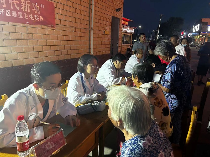 【庆祝医师节】济宁市公共卫生医疗中心联合疃里镇卫生院走进社区开展健康夜市送诊活动