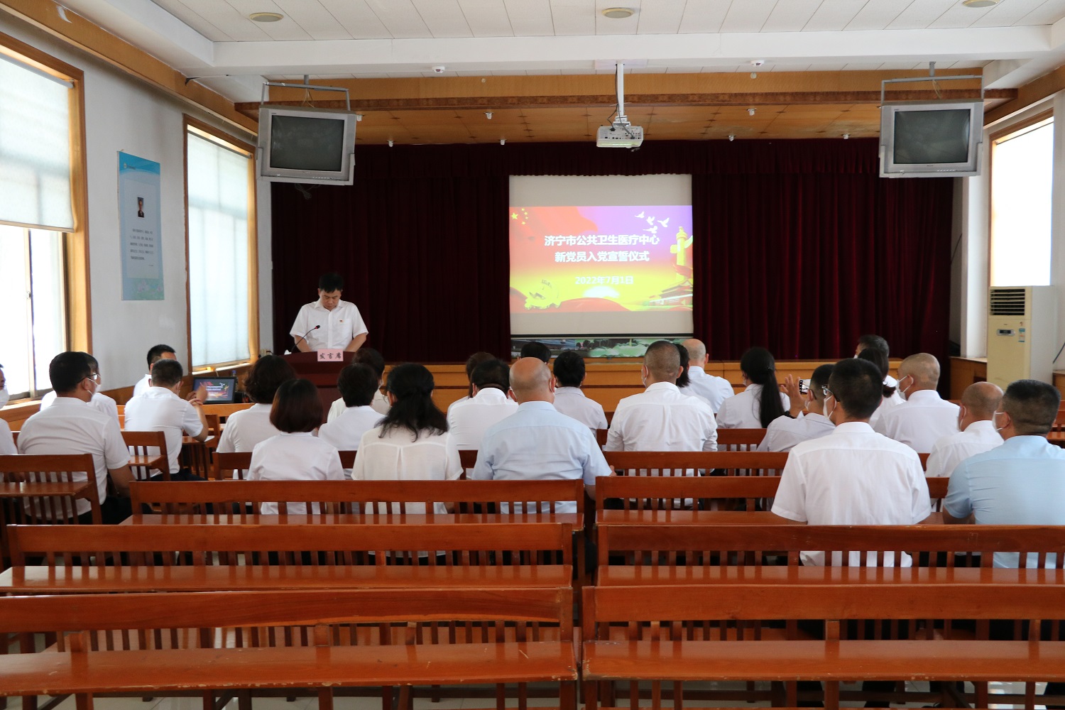 济宁市公共卫生医疗中心举行新党员入党宣誓仪式