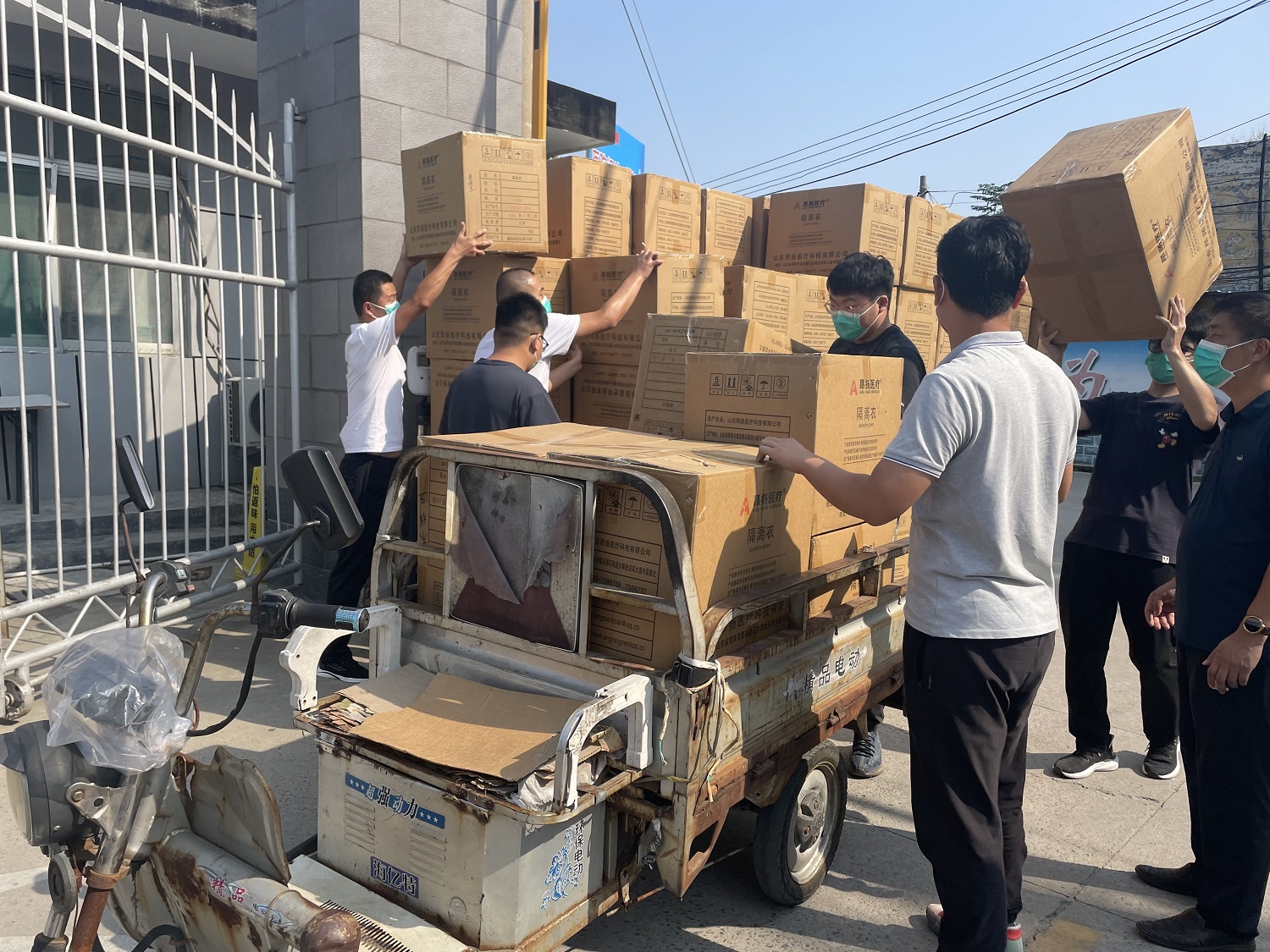 【无言的守护】同心运物资，协力保抗疫