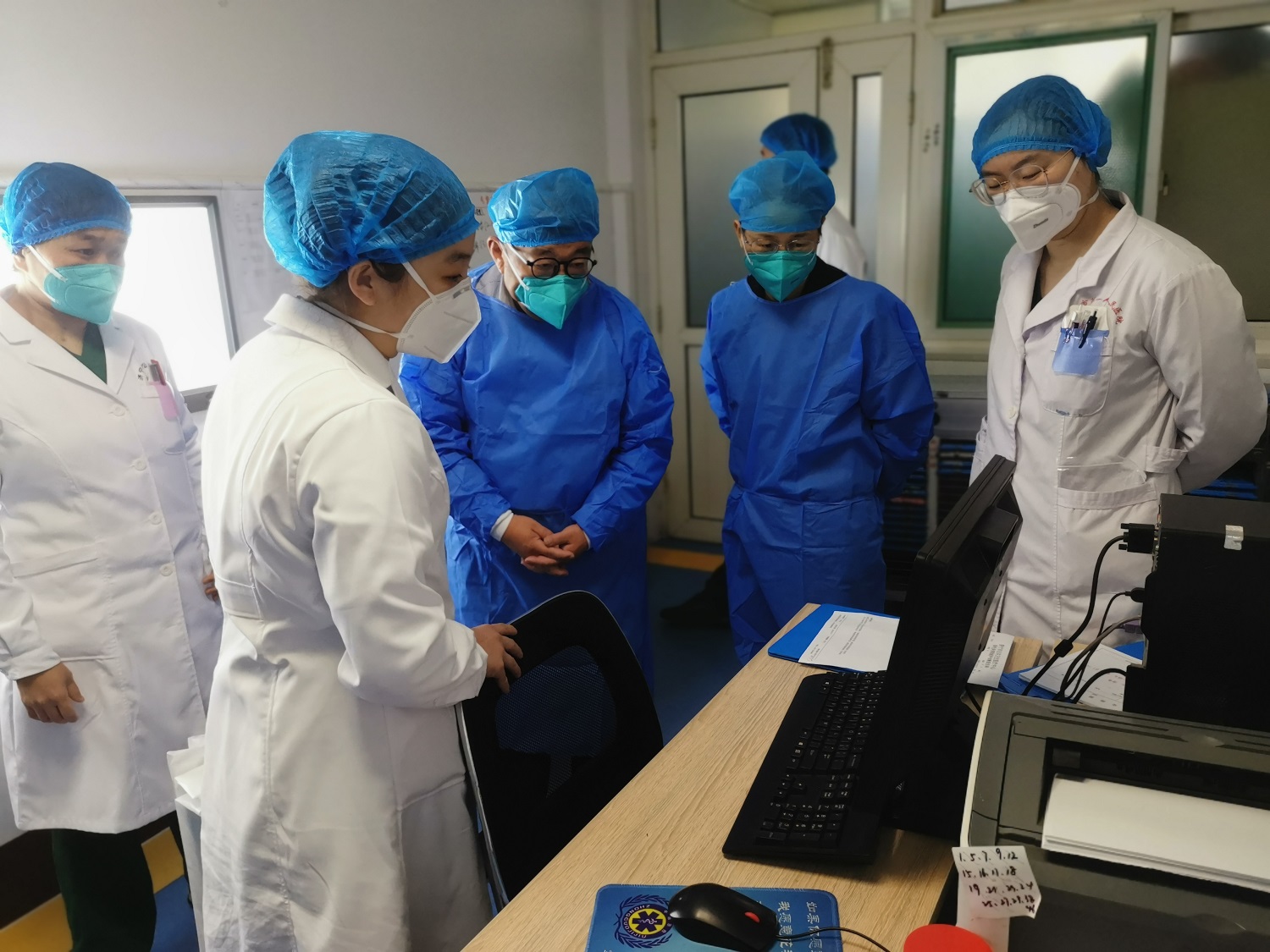 上海市公共卫生临床中心宋言峥教授来我院指导工作