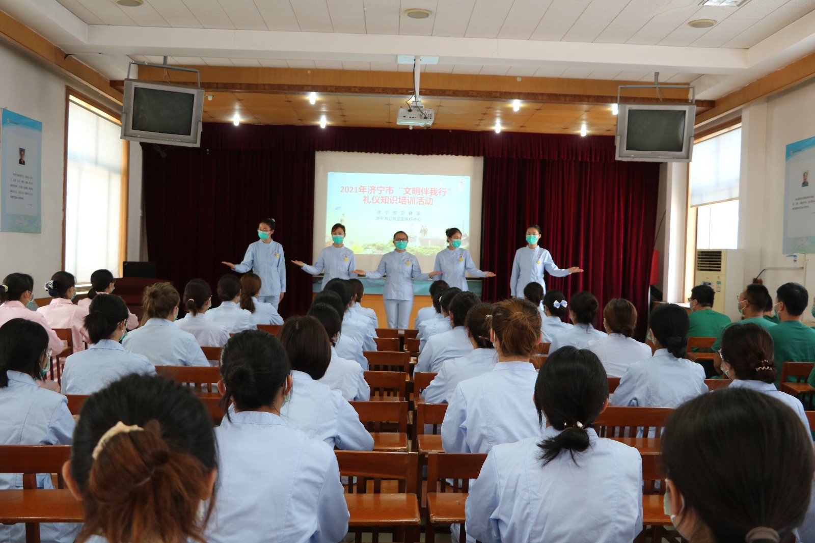 济宁市公共卫生医疗中心开展 “文明伴我行”礼仪知识培训活动