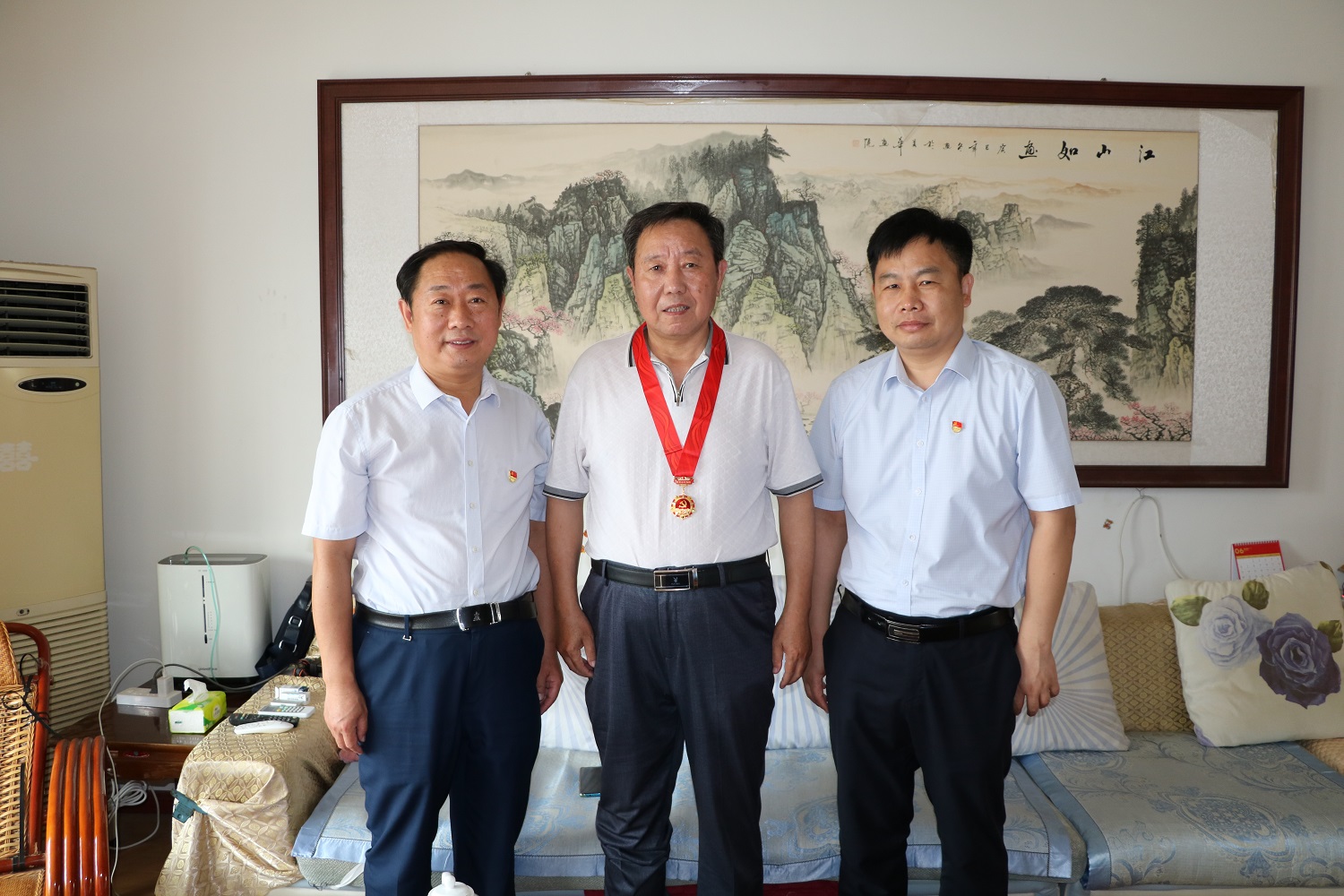 情系“七一”│济宁市公共卫生医疗中心走访慰问老党员