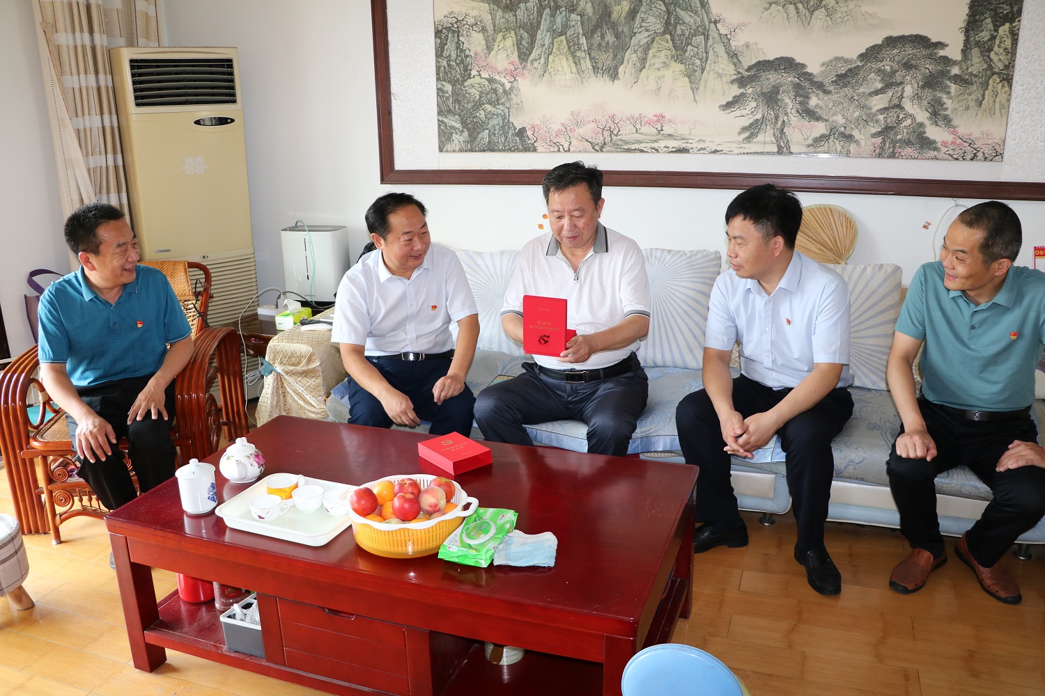 情系“七一”│济宁市公共卫生医疗中心走访慰问老党员