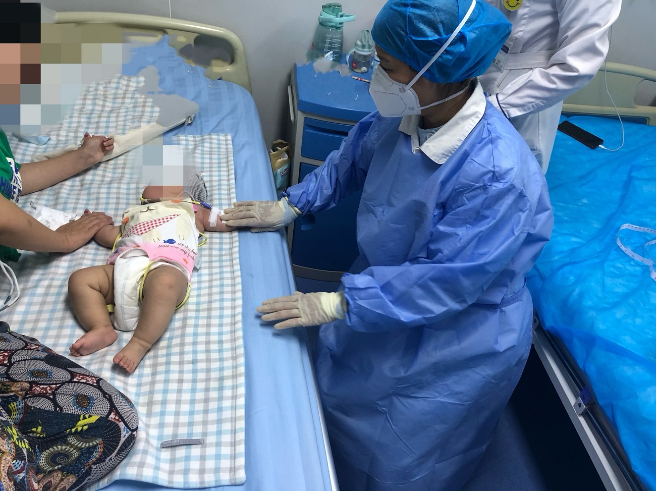 为患儿搭起“生命线”——医院成功实施一例超重低龄婴儿PICC置管术 为患儿搭起“生命线”——医院成功实施一例超重低龄婴儿PICC置管术