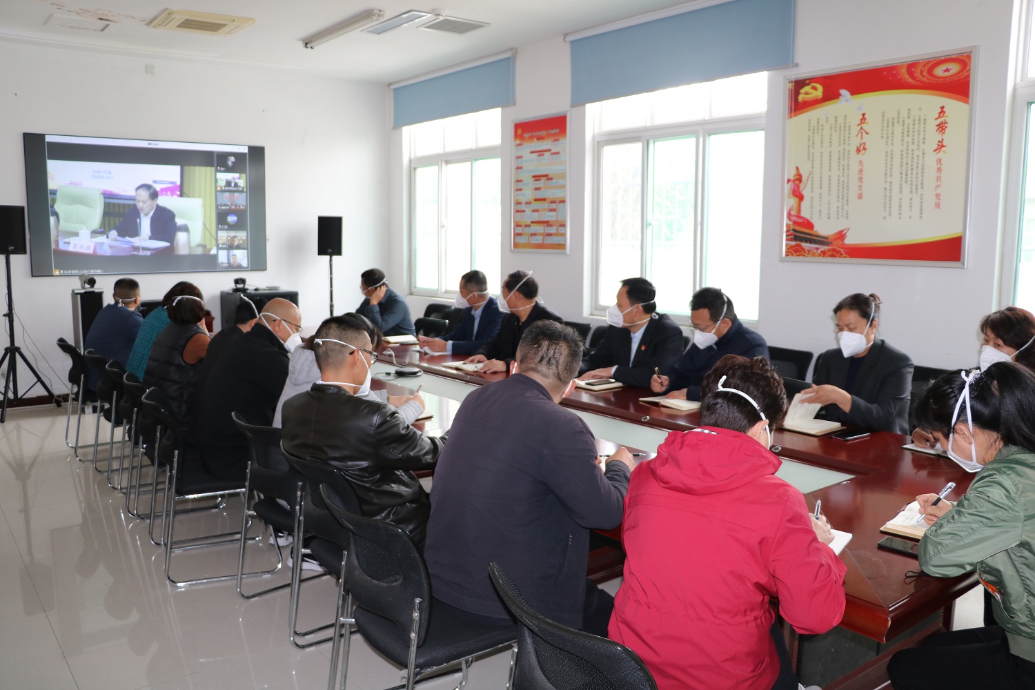 济宁市公共卫生医疗中心集中收看《全省党校系统学习宣传贯彻党的二十大精神策划座谈会》视频会议