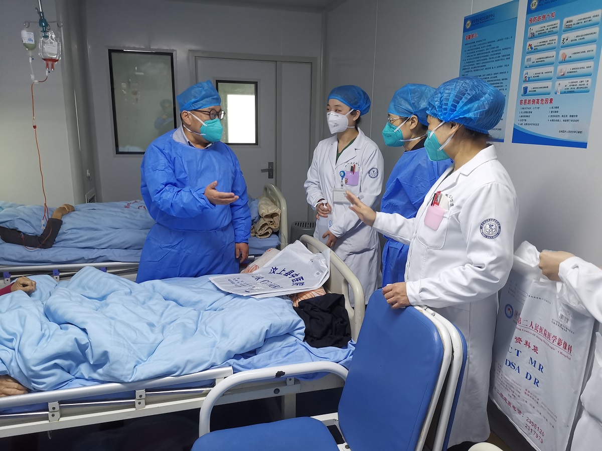 上海市公共卫生临床中心宋言峥教授来我院指导工作