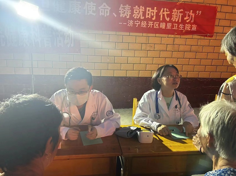 【庆祝医师节】济宁市公共卫生医疗中心联合疃里镇卫生院走进社区开展健康夜市送诊活动