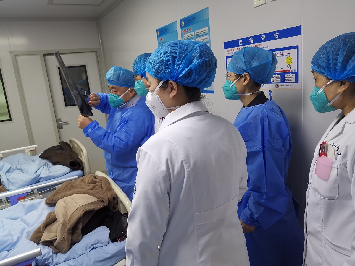 上海市公共卫生临床中心宋言峥教授来我院指导工作