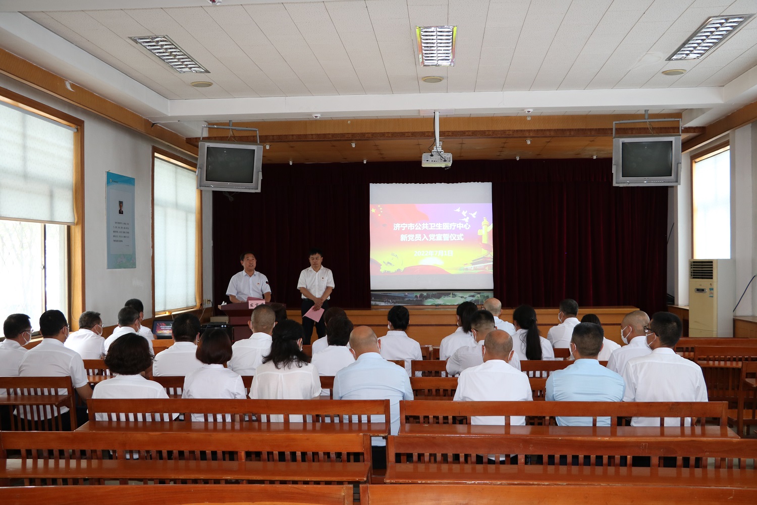 济宁市公共卫生医疗中心举行新党员入党宣誓仪式